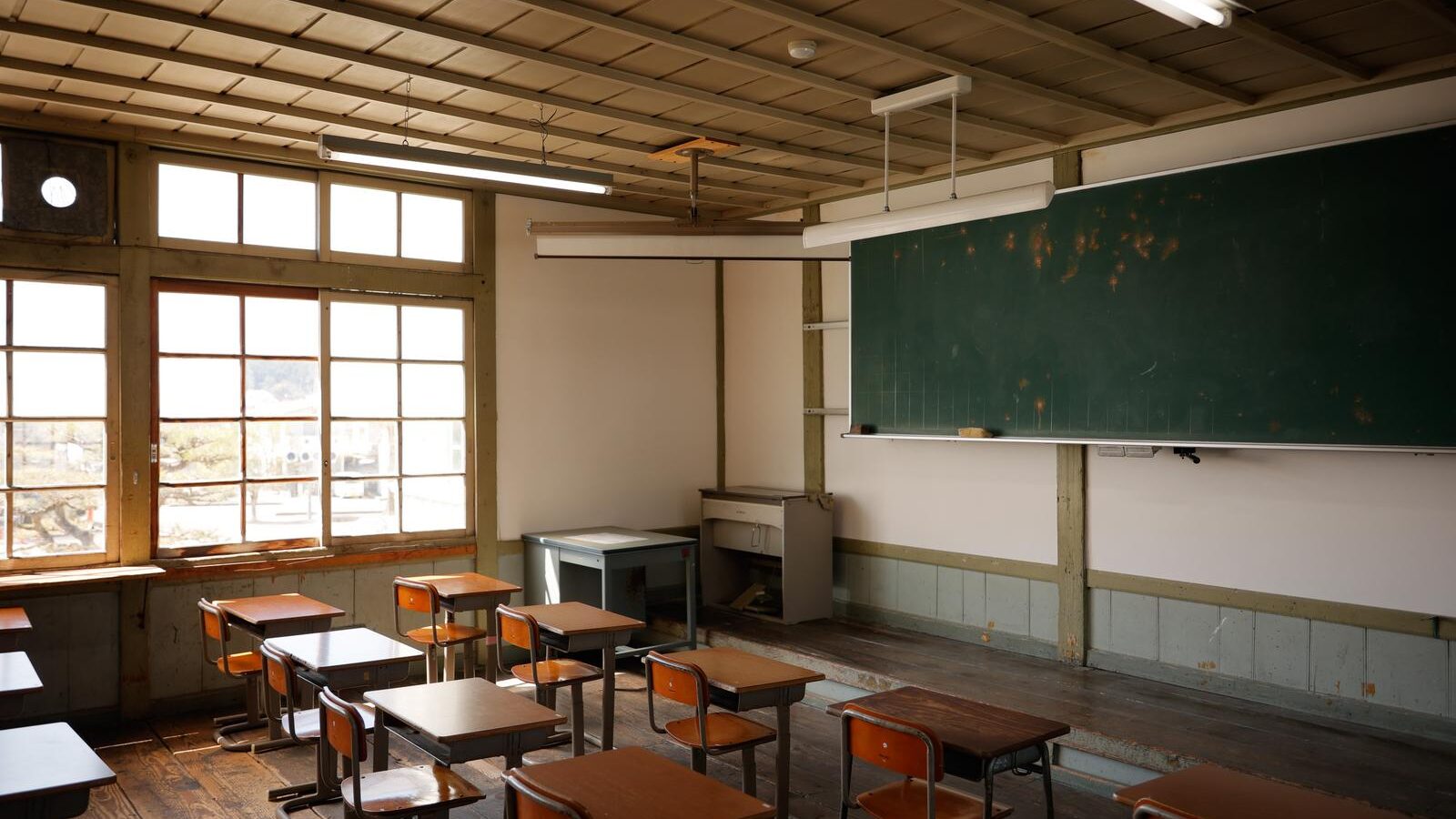 Overview of Japanese Elementary Schools